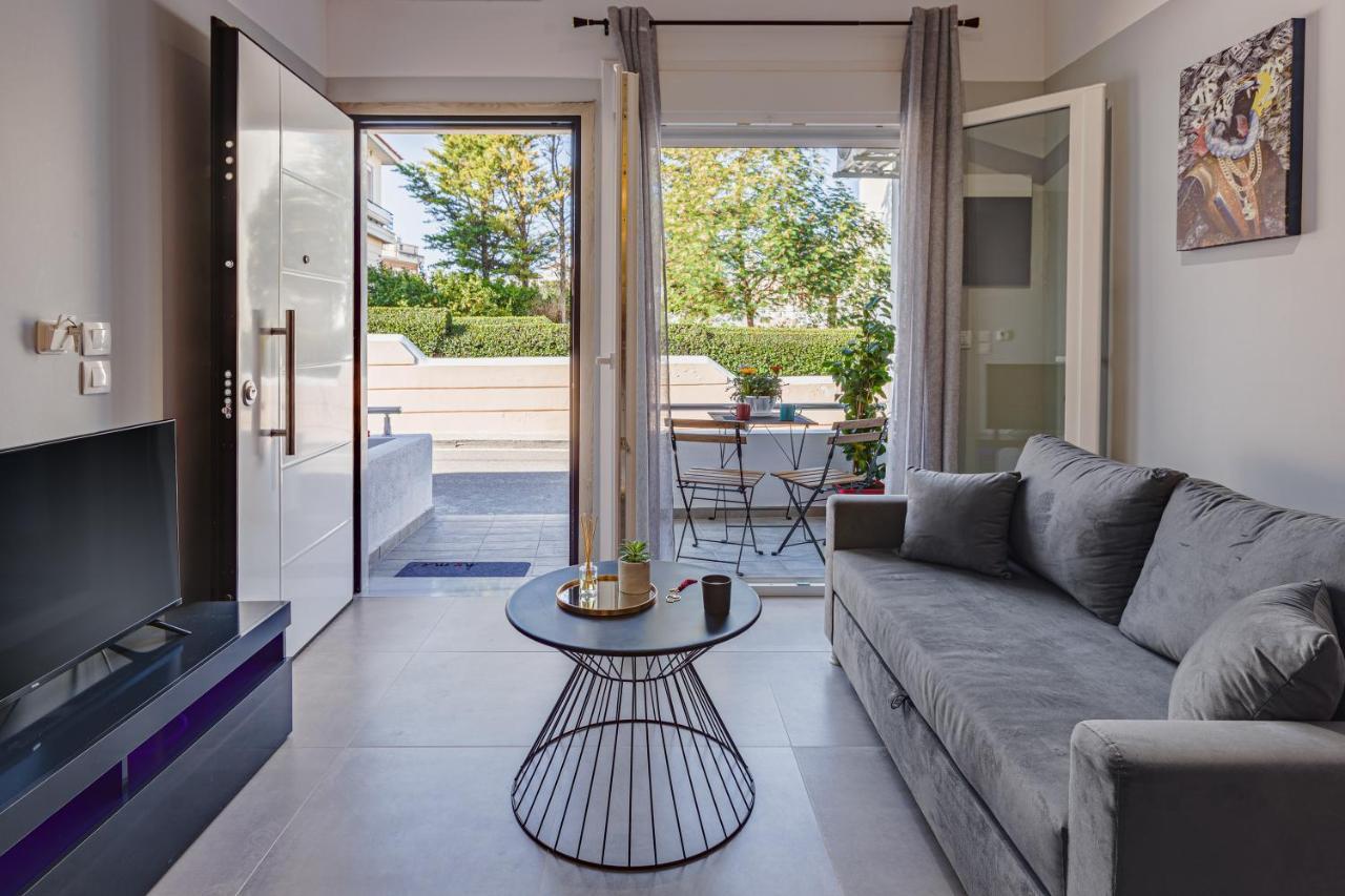 Daire Theo's Cozy Apartment's Near Athens Airport