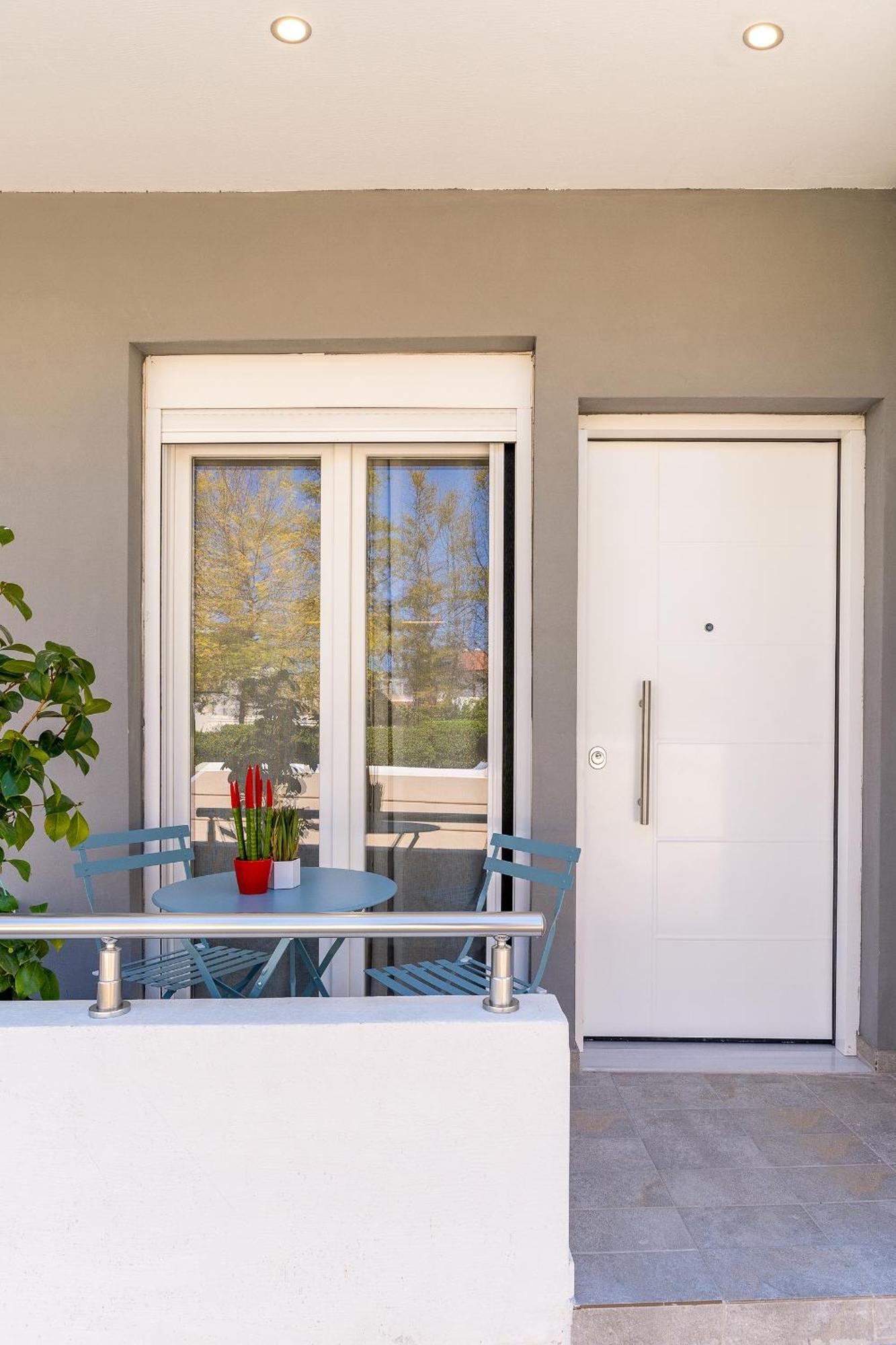 Theo's Cozy Apartment's Near Athens Airport Spáta
