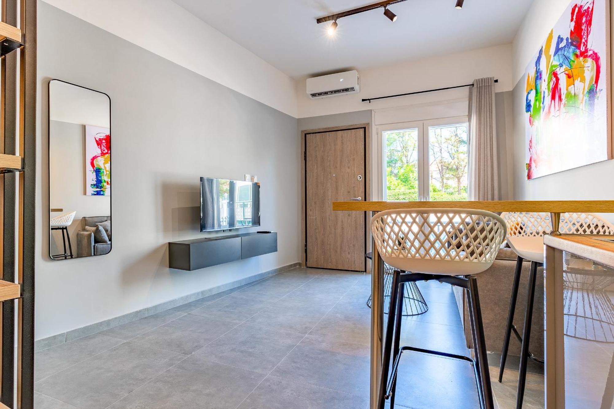 Theo's Cozy Apartment's Near Athens Airport *